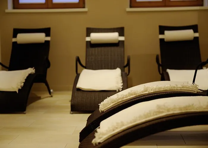 לינה וארוחת בוקר Garni Albona 4*